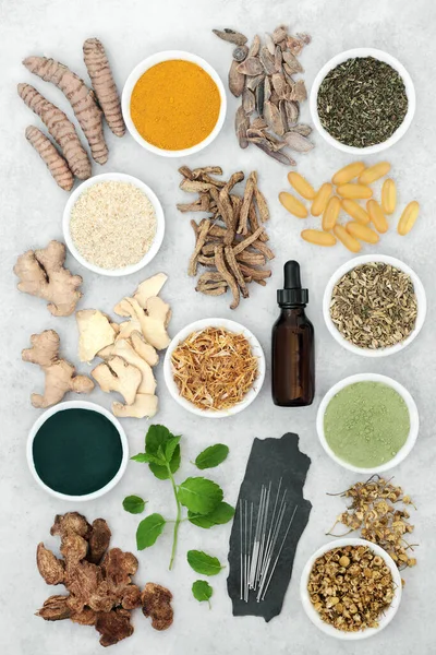 Örter Och Kryddor Och Akupunkturnålar Som Används Kinesisk Örtmedicin För — Stockfoto