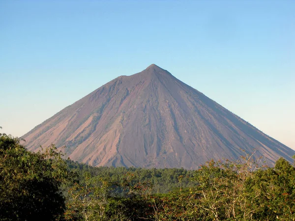 Vulkaan Gunung Inerie — Stockfoto