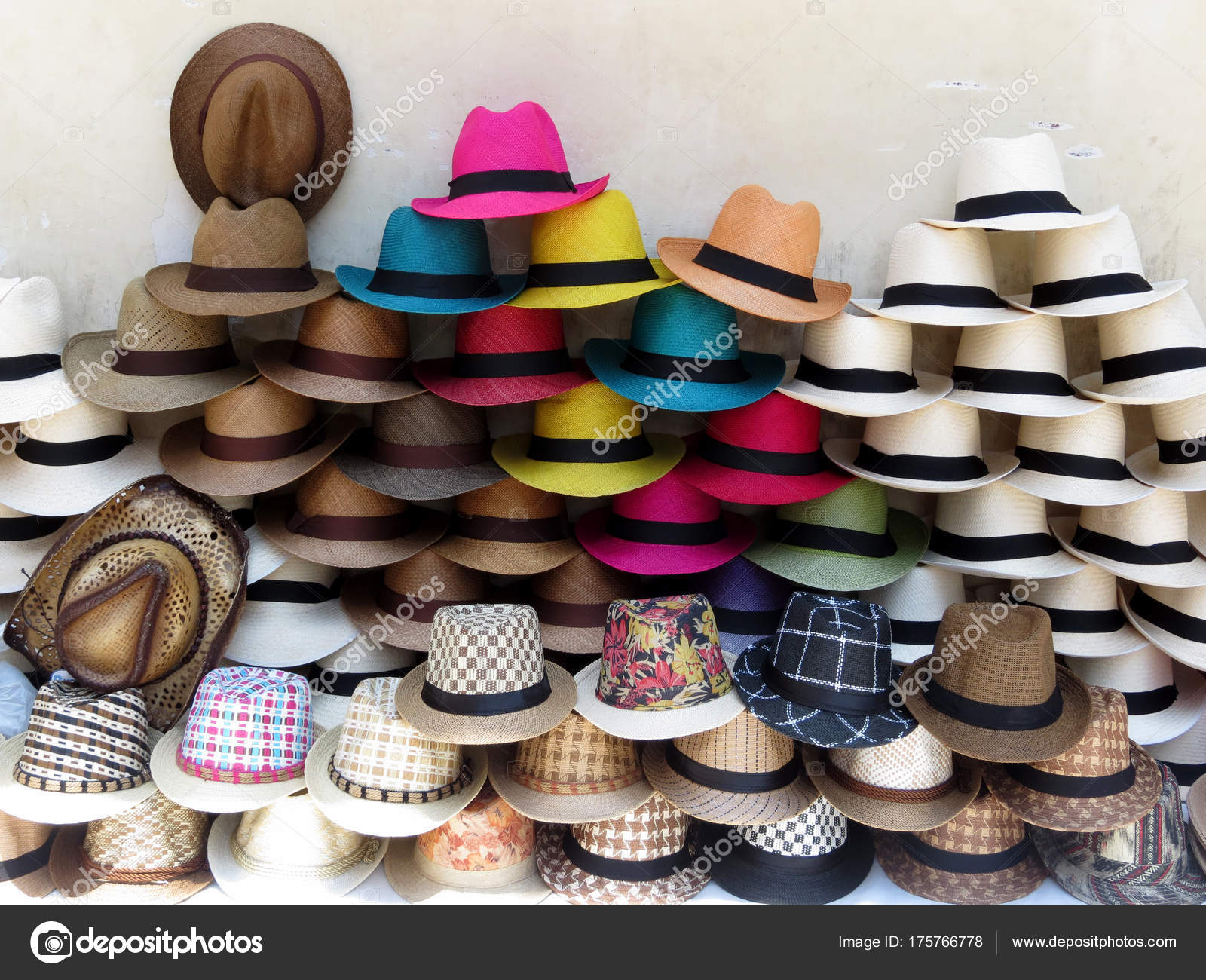Uma Pilha Palha Chapéus Coloridos Cores Diferentes Rua Cartagena Cidade  fotos, imagens de © thoron77 #175766778