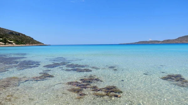 Turkuaz ılık Denizi çevresinde Yunan Adası Elaphonisos