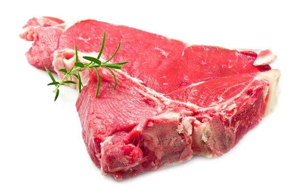 Carne roja con romero sobre blanco — Foto de Stock