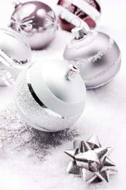 Gümüş Noel süslemeleri