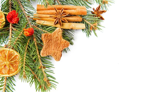 Decorazione natalizia, arancio, anice stellato e cannella — Foto Stock