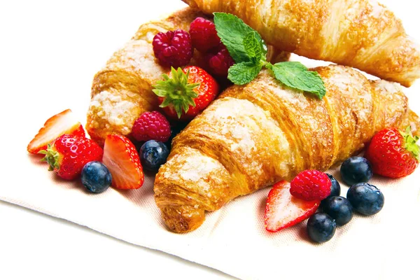 Fresh tasty croissants with berries — Stock Photo, Image