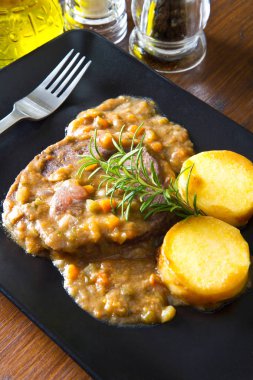 polenta ile Çoban Kavurma