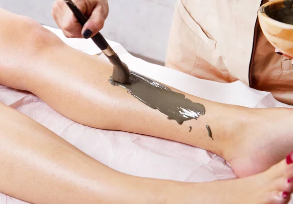 Relaxing woman lying on a massage table — Stock Photo, Image