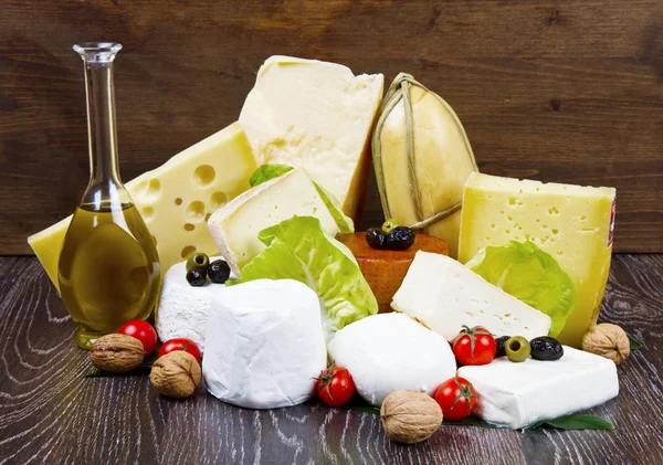 Vários tipos de queijo macio e duro internacional — Fotografia de Stock