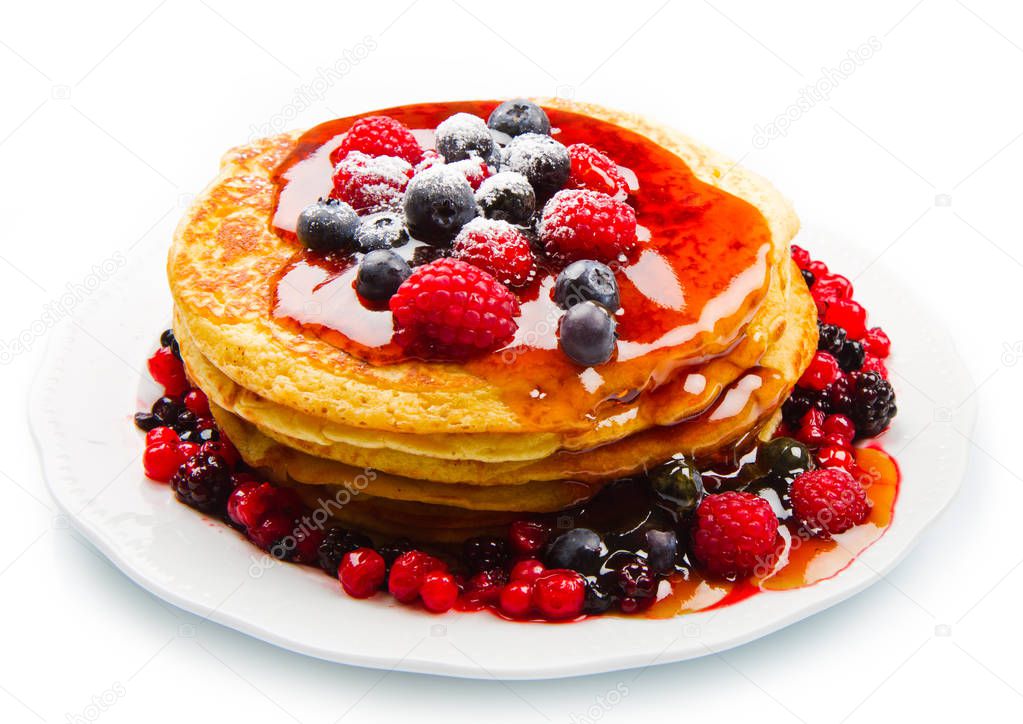 deliciuos pancakes with fresh berries