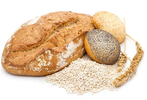 在白色的健康多谷物面包 — 图库照片