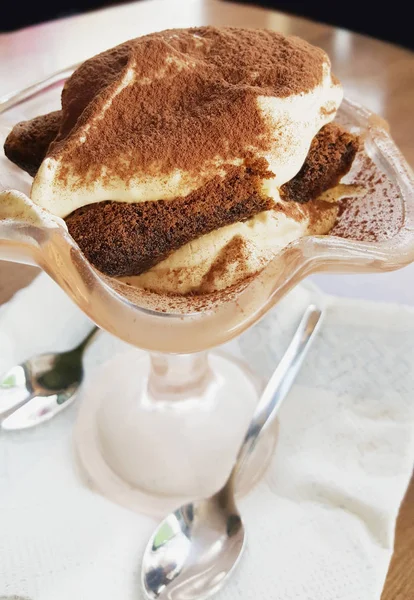 Cup of tiramisu dusted with cocoa powder — Stock Photo, Image