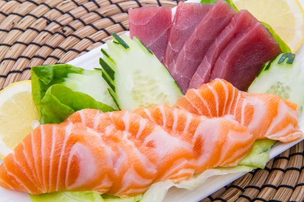 Atum e salmão sashimi — Fotografia de Stock