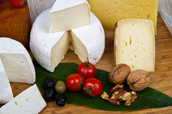 Various types of soft and hard cheese — Stock Photo, Image