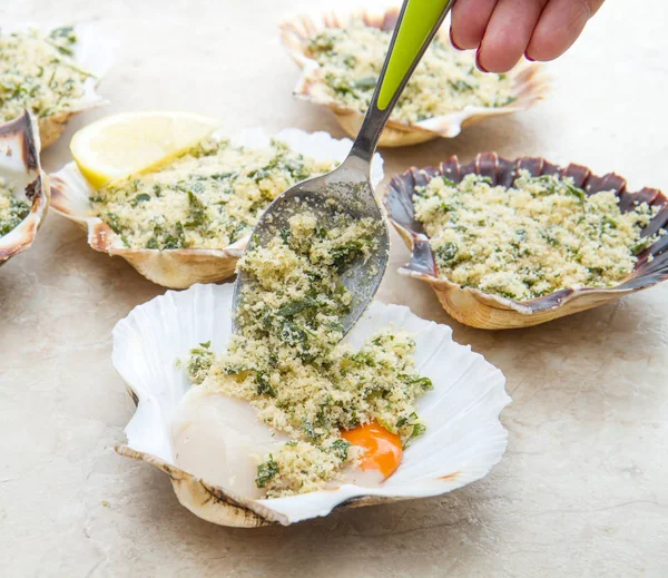 Fresh scallops au gratin — Stock Photo, Image