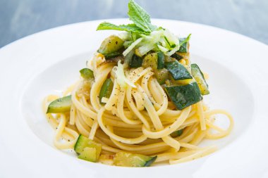 tabak spagetti kabak ile 