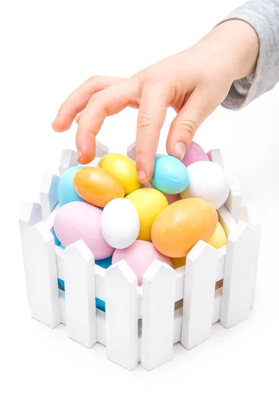 Criança roubando ovos de Páscoa — Fotografia de Stock