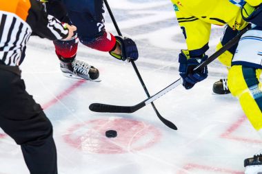 on Ice buz hokeyi oyuncusu 