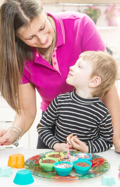 Mãe com menino — Fotografia de Stock