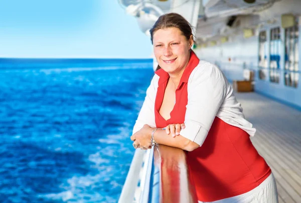 Mujer en crucero — Foto de Stock