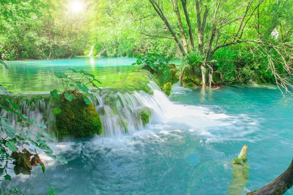 Um belo tiro de cachoeiras Plitvice — Fotografia de Stock