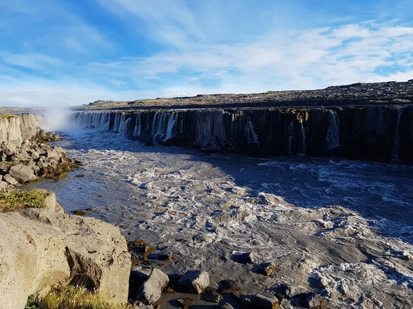 Красивый водопад Деттифосс в Исландии — стоковое фото