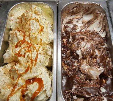 Tezgah dondurma çeşitli lezzetleri ile