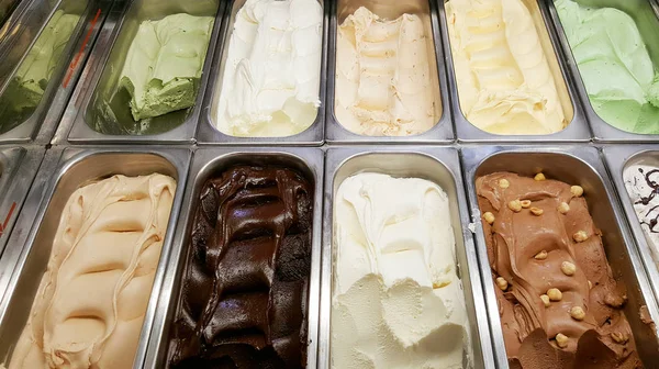 Bench ice cream with assorted flavors — Stock Photo, Image