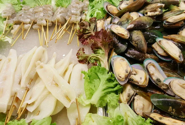 Gemischter Fisch bereit zum Grillen — Stockfoto