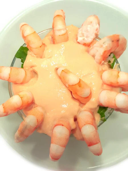 A bowl with shrimp cocktails — Stock Photo, Image