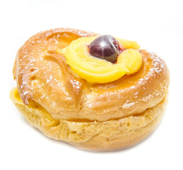 Beyaz arka plan üzerinde izole tatlı çörek