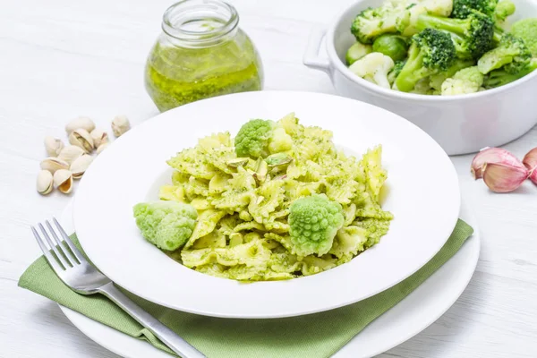 makarna brokoli pesto ve fıstık ile