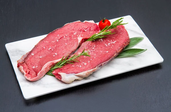 Pieces of raw roast beef meat — Stock Photo, Image