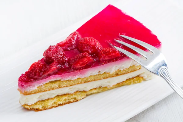 Delicious cheesecake with strawberries — Stock Photo, Image