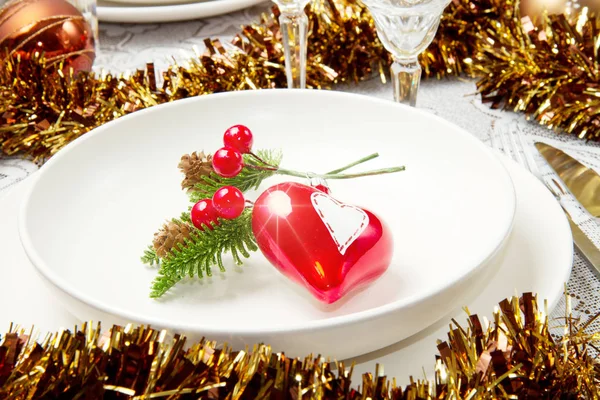 Uma mesa de Natal decorada — Fotografia de Stock