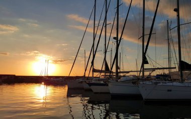 günbatımı Harbor 
