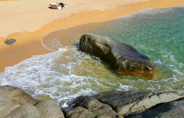 Onde sulla spiaggia — Foto Stock