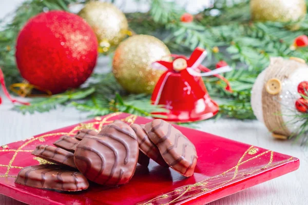 Galleta de chocolate con decoración de Navidad — Foto de Stock
