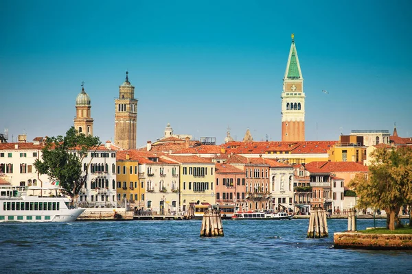 Cidade de Veneza em um dia ensolarado — Fotografia de Stock