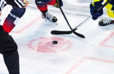 on Ice buz hokeyi oyuncusu 