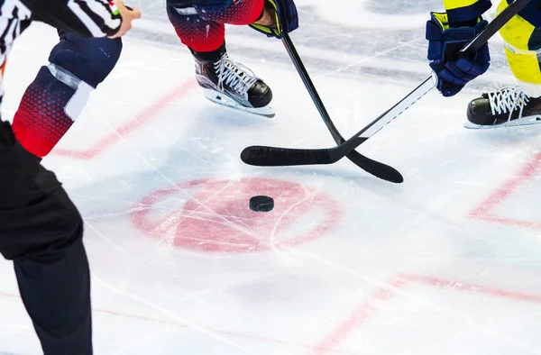 Eishockeyspieler Auf Dem Eis — Stockfoto