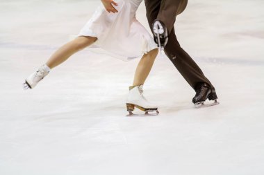 Buzda dans iki patenciler