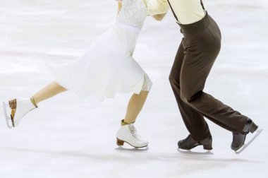 Buzda dans iki patenciler