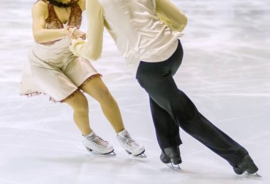 Buzda dans iki patenciler