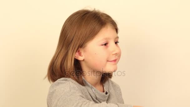 Маленька Дівчинка Сміється — стокове відео