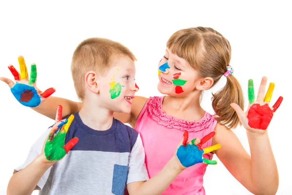 Lieve lachende kinderen met de hand geschilderd in kleurrijke verf — Stockfoto