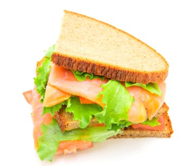 sandviç somon füme, salata ve limon ile