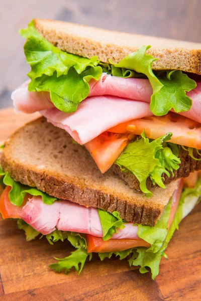 Бутерброди Шинкою Салатом Помідорами — стокове фото