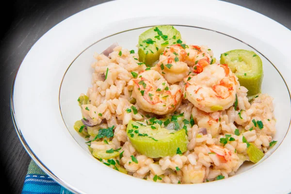 Dish with risotto with prawns and zucchini — Stock Photo, Image