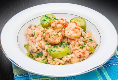 karides ve kabak risotto ile çanak