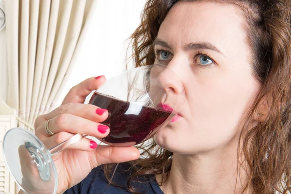 Blue eyes woman drinking a glass of wine — Stock Photo, Image