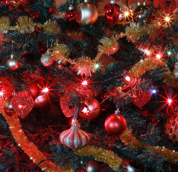 Decoração de Natal com luzes vermelhas — Fotografia de Stock